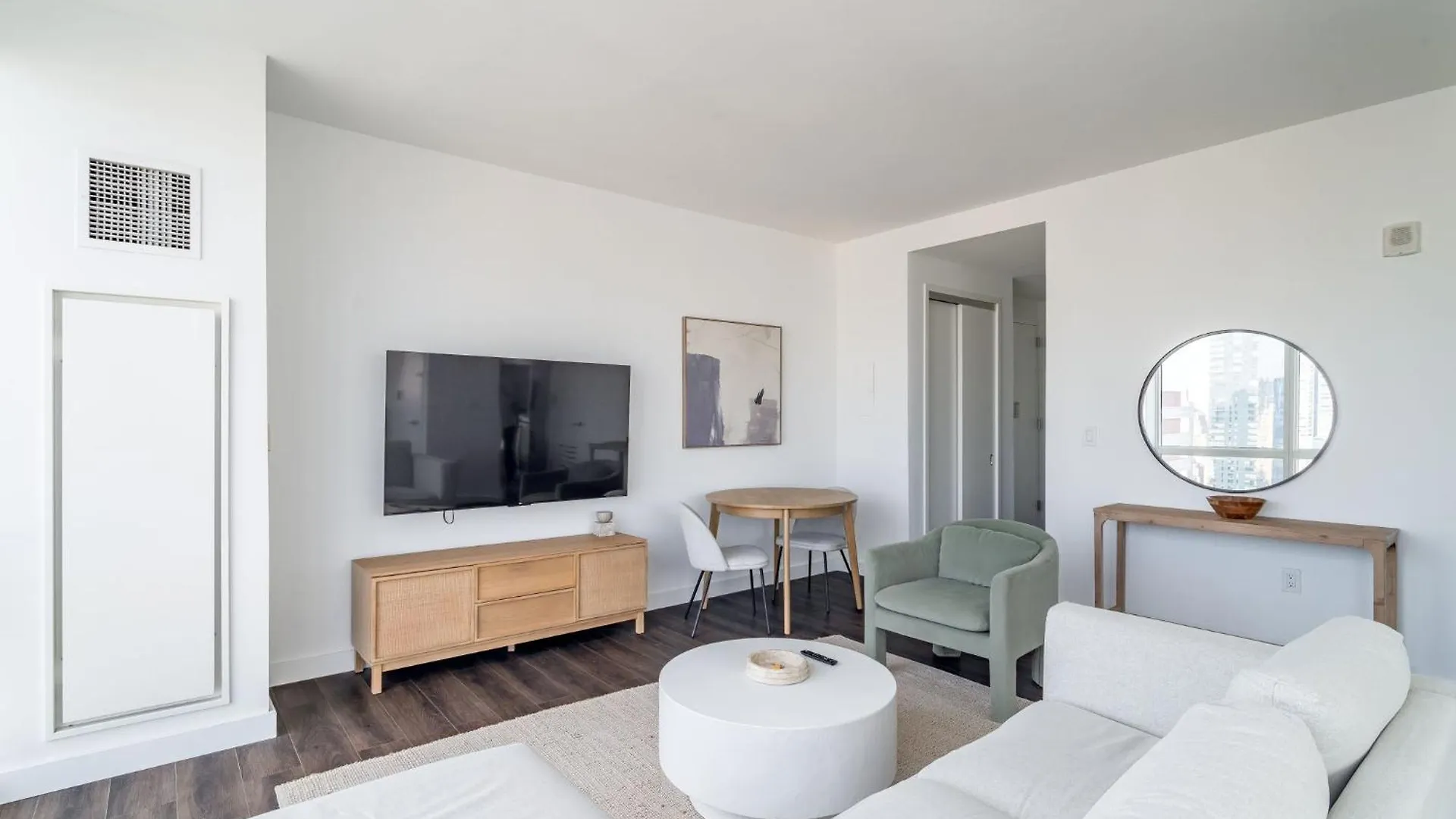 Апартаменты Luxx 2 Bed 1,5 Bath Apt Midtown Нью-Йорк