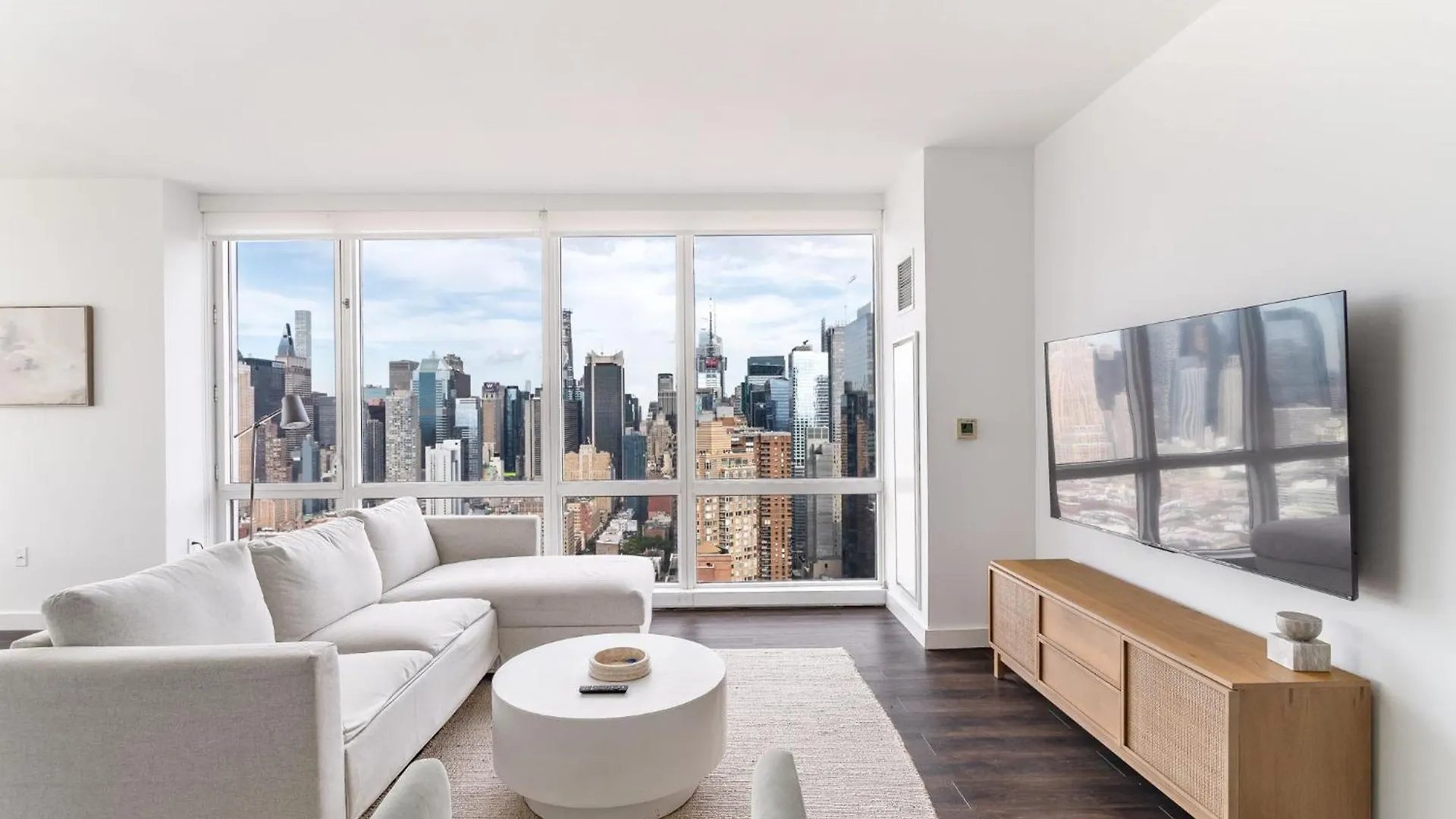 Апартаменты Luxx 2 Bed 1,5 Bath Apt Midtown Нью-Йорк